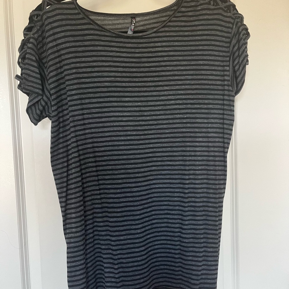 Womens short sleeve cold shoulder top